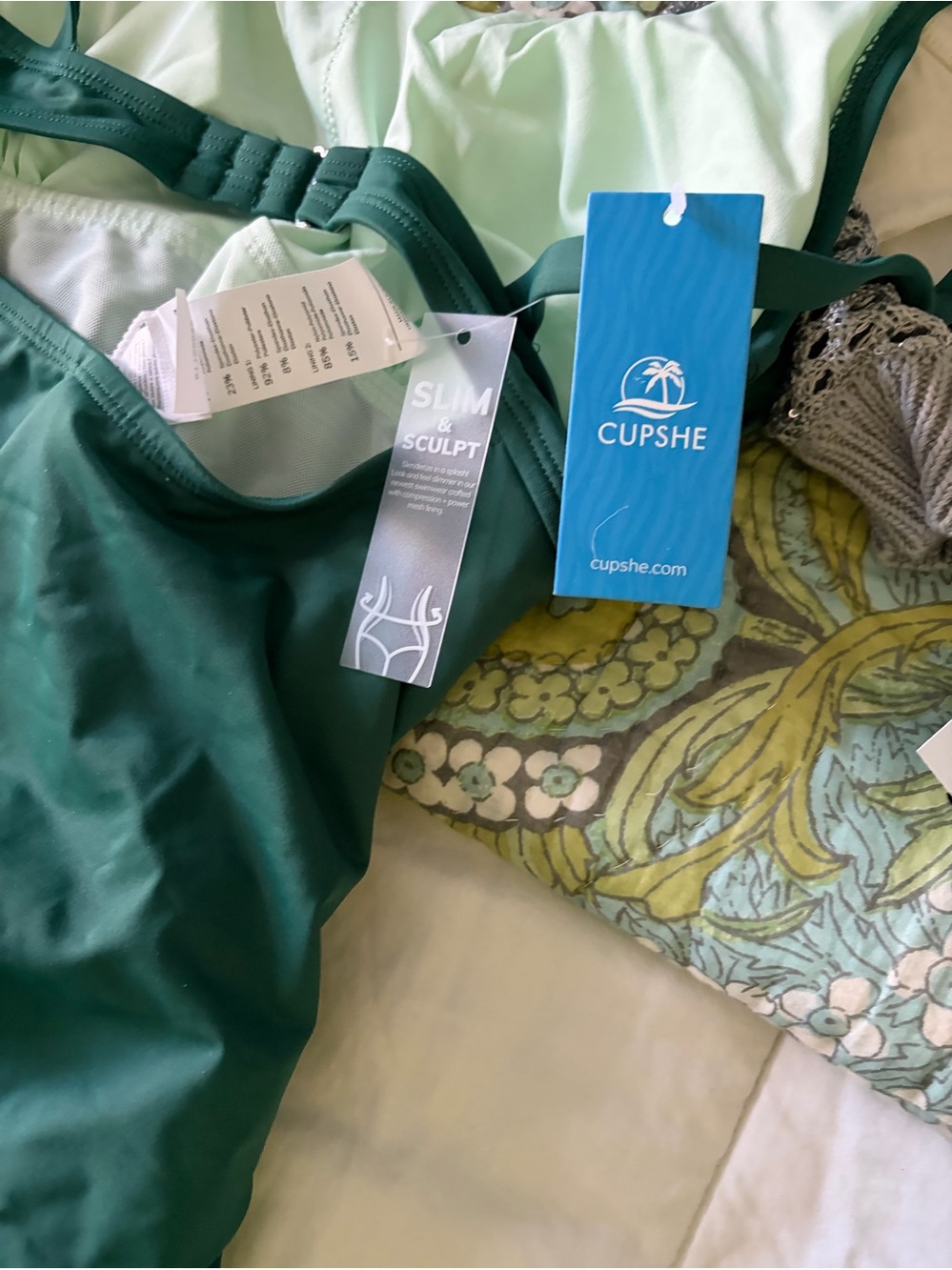 Cupshe NEW with Tags Emerald Coast Slim & Sculpt One-Piece Swimsuit - Picture 4 of 4